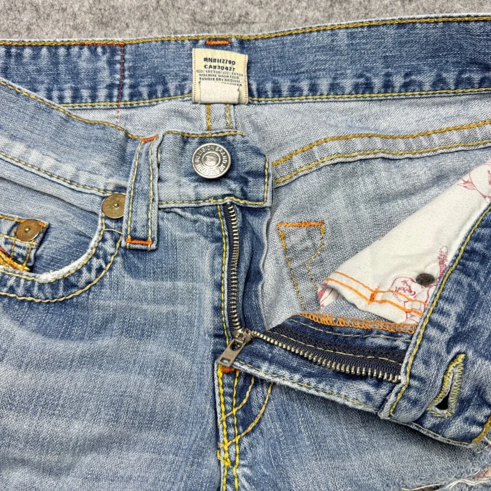 True Religion Jeans Bobby Big T‎ 31x33 Distressed Rips USA Made Denim Bootcut